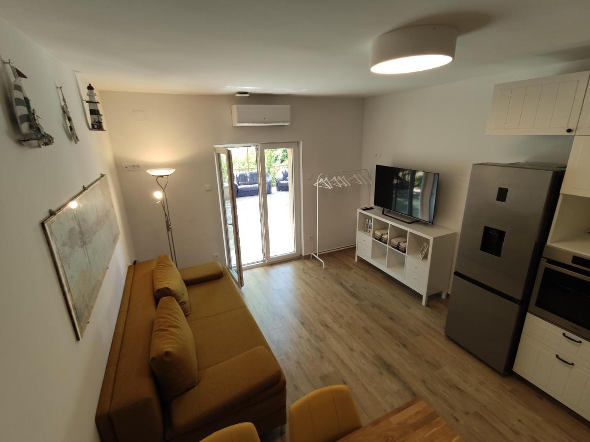 Apartman-studio, Salamunic, Pelinje, Jelsa Apartamento *